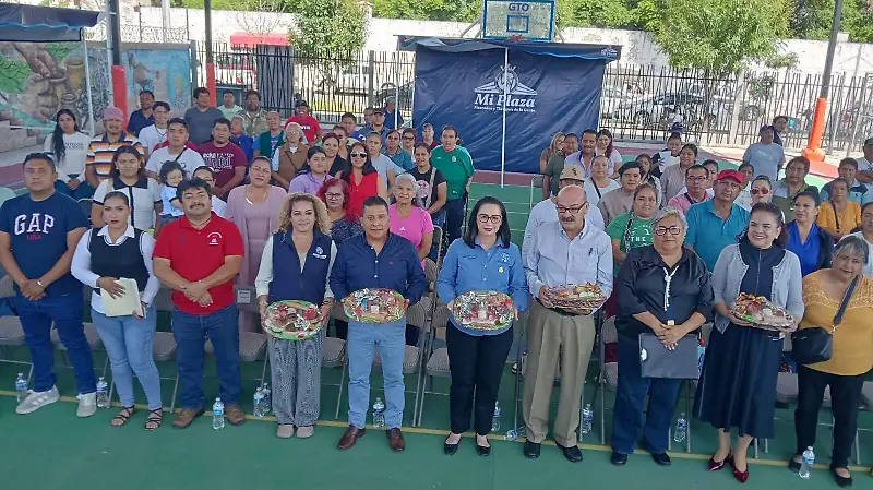 Entregan apoyo a comerciantes afectados por incendio en Celaya2